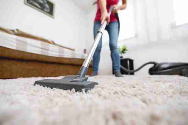 Cómo limpiar una alfombra en casa: consejos que la dejarán como nueva